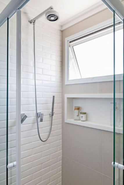 Tijolo branco no banheiro