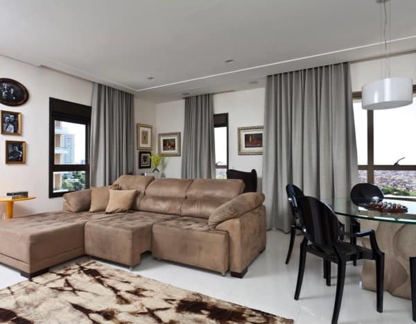 sala com decoração cinza e marrom
