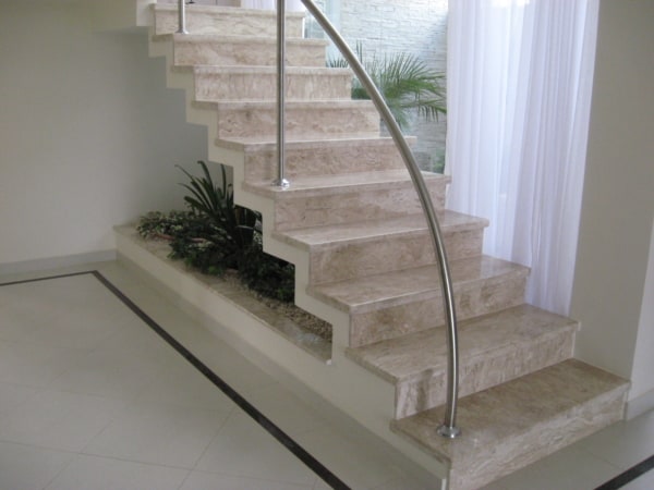 Escada de mármore – 40 opções incríveis e como usar na décor!