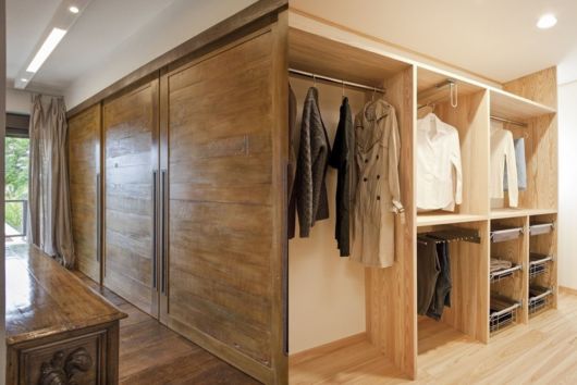 guarda-roupa embutido