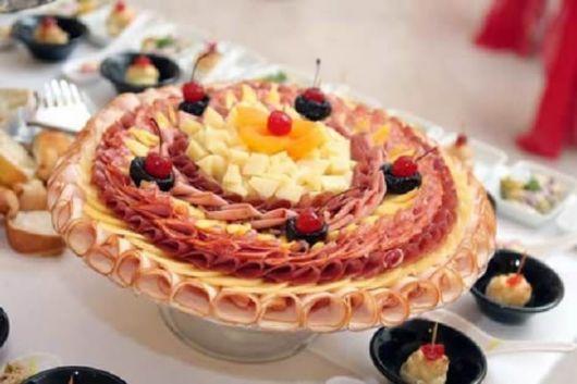 Mesa de Natal com frios