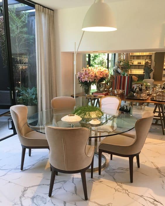 mesa redonda com 5 cadeiras