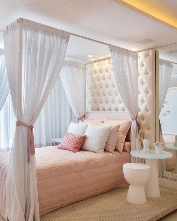 cama com dossel na decoração