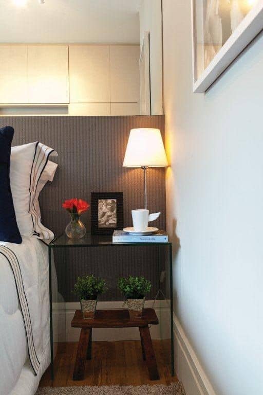 mesa lateral para quarto