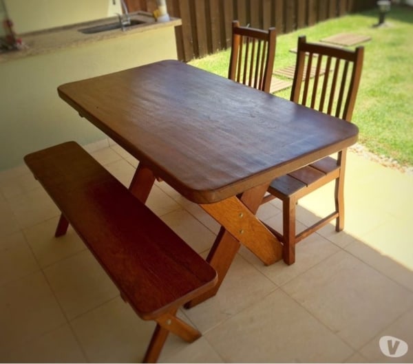 Mesa com banco e cadeiras para área externa
