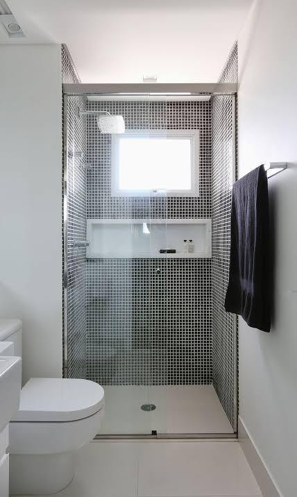 banheiro preto e branco com pastilha como é