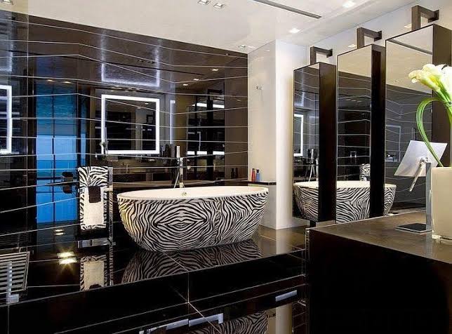 banheiro preto e branco luxuoso