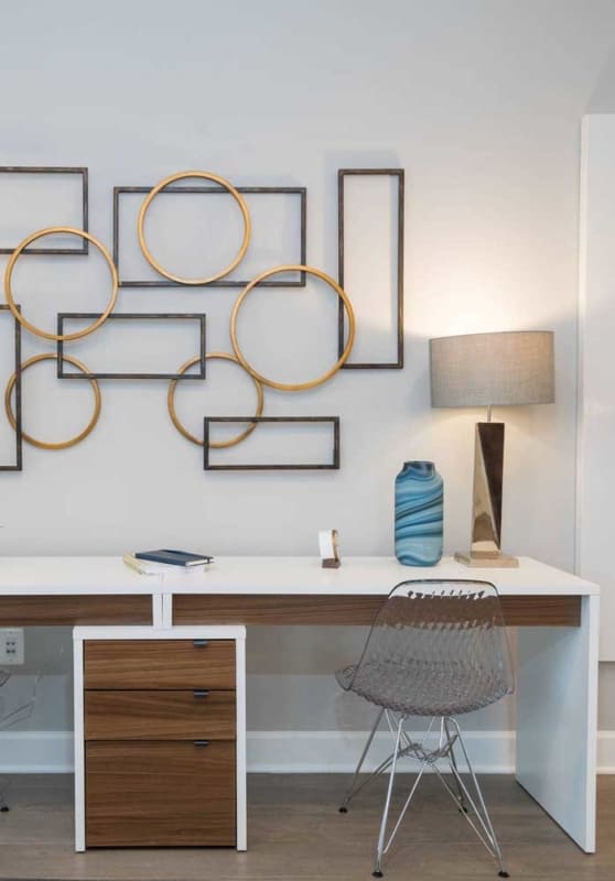 escrivaninha com cadeira acrílica 32