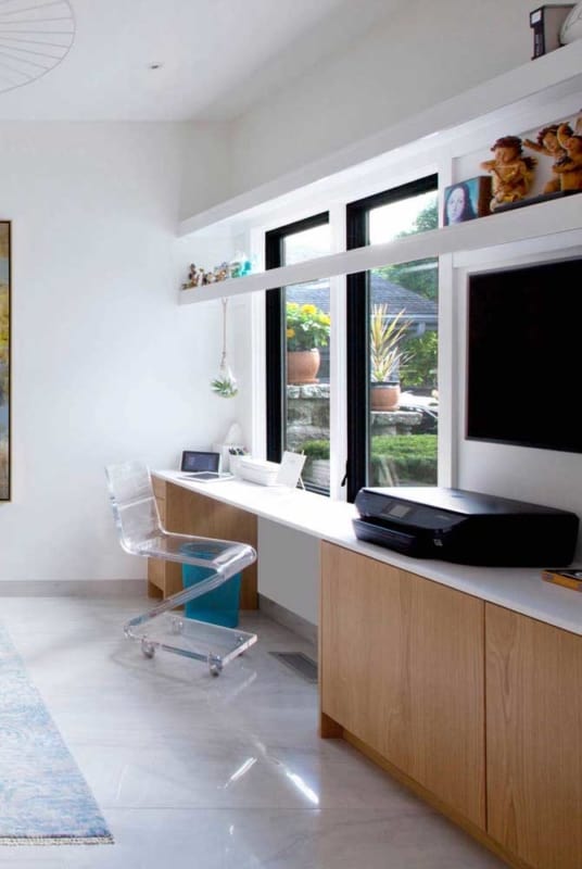 escrivaninha com cadeira transparente 27