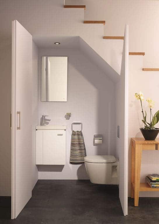 lavabo embaixo da escada