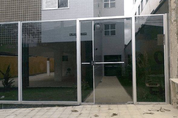 muro de vidro fume pequeno