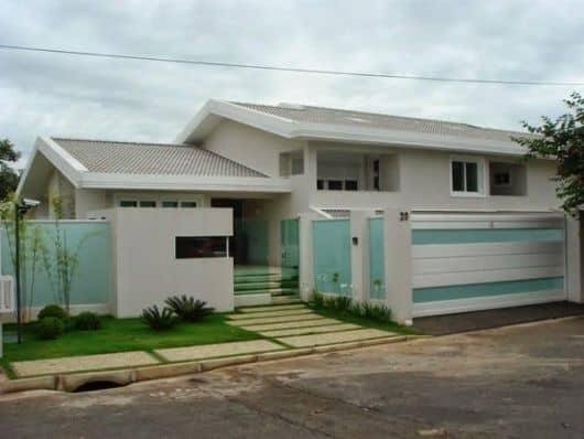 muro de vidro jateado em casa grande
