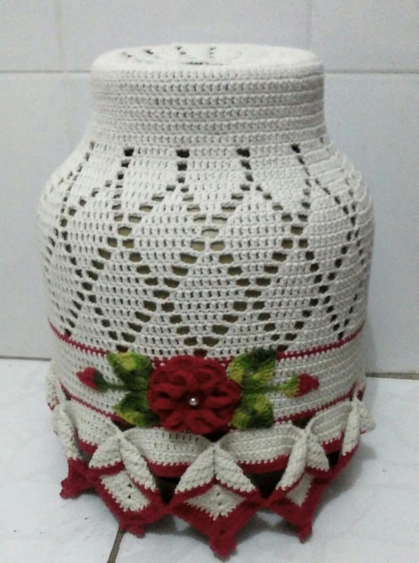 Capa de botijão em crochê com flores