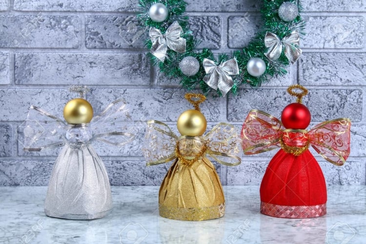 Anjinhos para decoração de Natal feitos com garrafa PET28