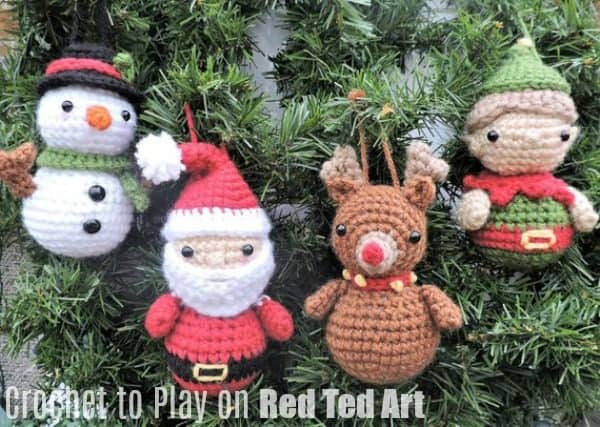 Boneco de neve em crochê para árvore47