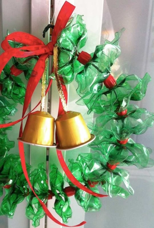 Guirlanda feita com garrafa PET