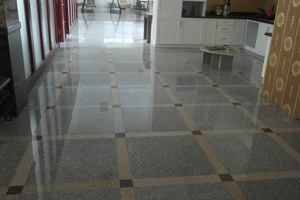 Hall com piso de granito