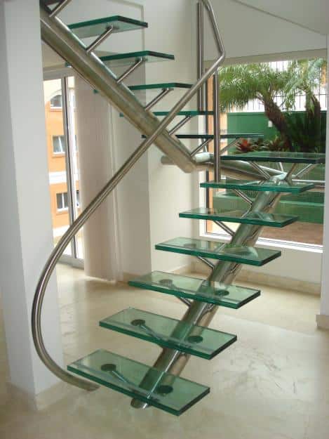 Escada de ferro com vidro