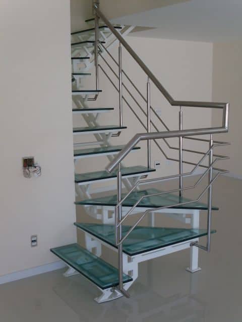 Escada com vidro2