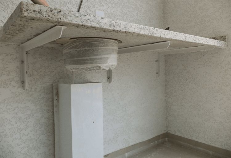 Mão francesa para pia branca