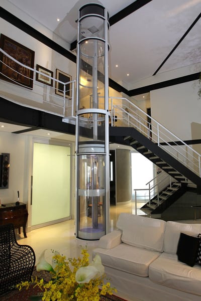 Elevador residencial moderno em tubo