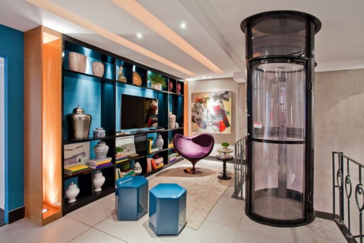 Elevador residencial moderno preto