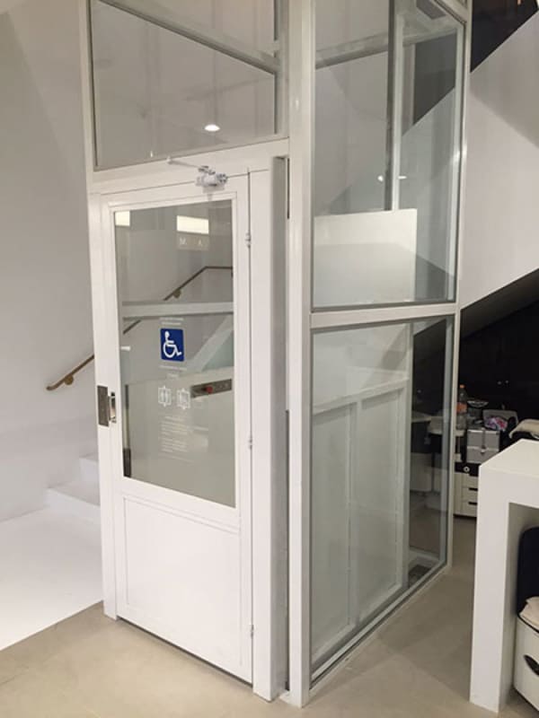 Elevador residencial para cadeirante simples