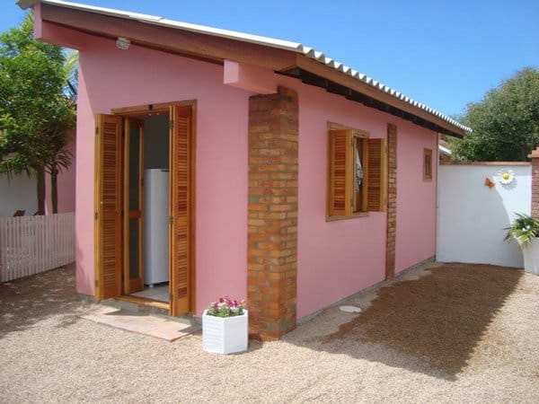 casa pintada de rosa