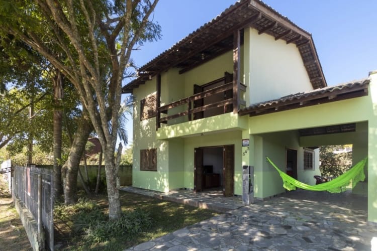 casa pintada de verde