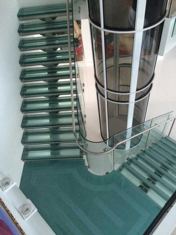 como é um Elevador residencial moderno