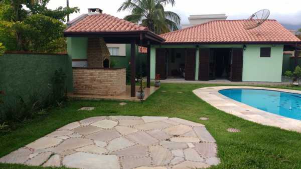 foto de Quiosque com churrasqueira e piscina