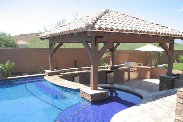 lindo Quiosque com churrasqueira e piscina