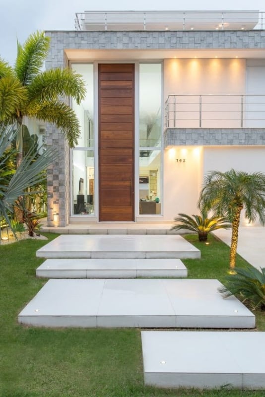 fachada de casa moderna com pé direito duplo