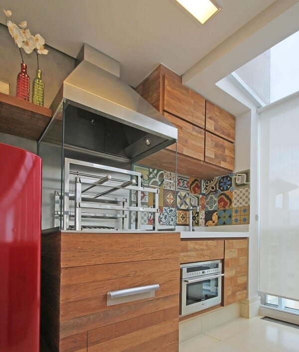 Churrasqueira de vidro com madeira