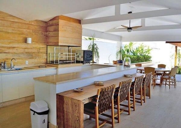 Churrasqueira de vidro e madeira