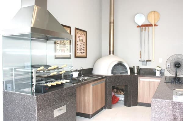 Churrasqueira de vidro na varanda