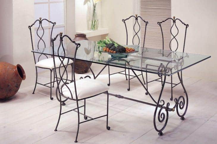 Mesa de jantar de ferro e vidro