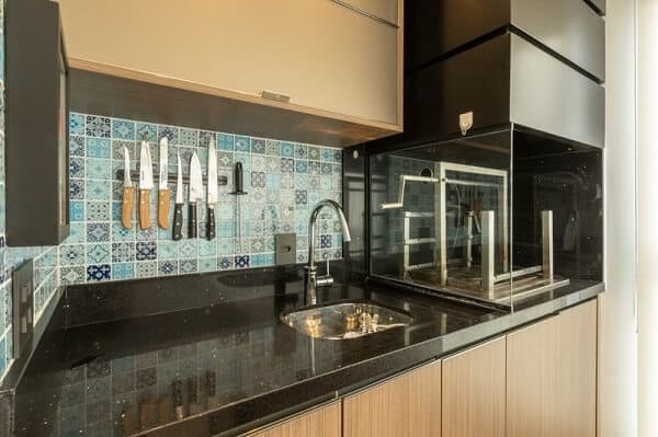 cozinha com Churrasqueira de vidro