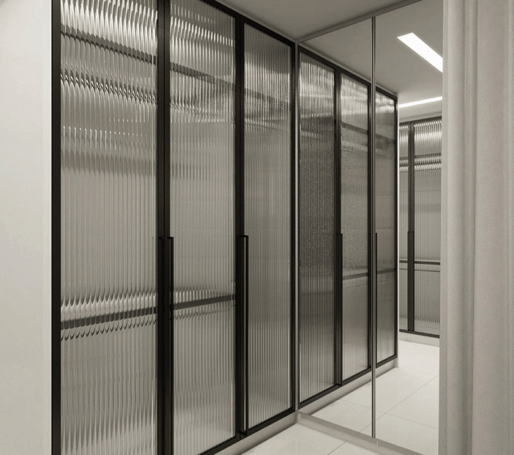 porta de closet com vidro canelado