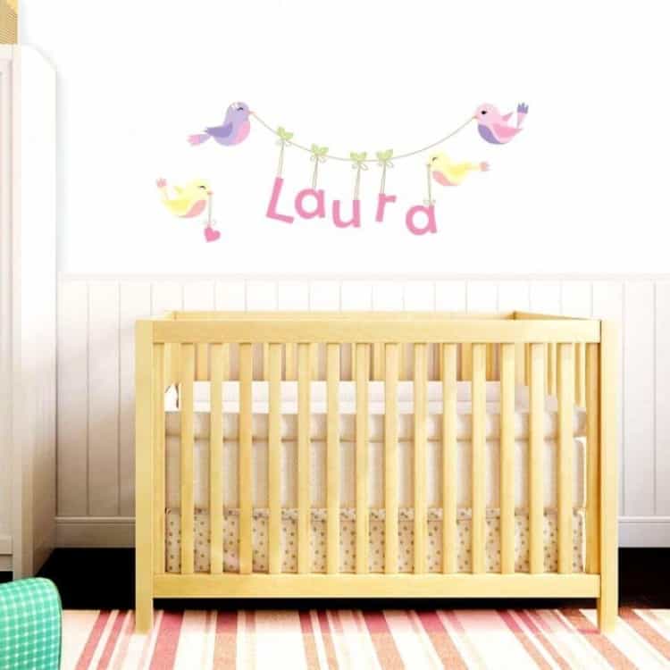adesivos para quarto de bebê feminino com berço de madeira Foto Loja Mimo Infantil