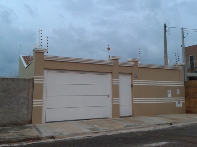 casa com cerca elétrica residencial