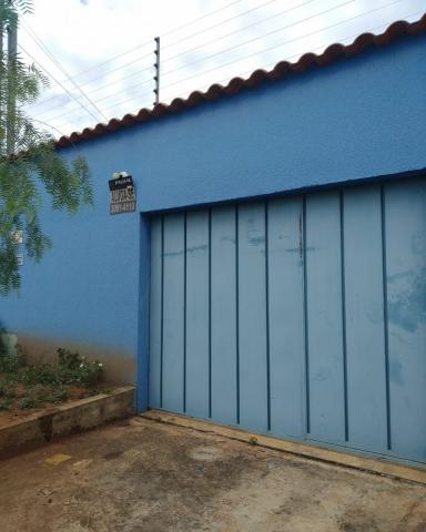 cerca no alto da casa